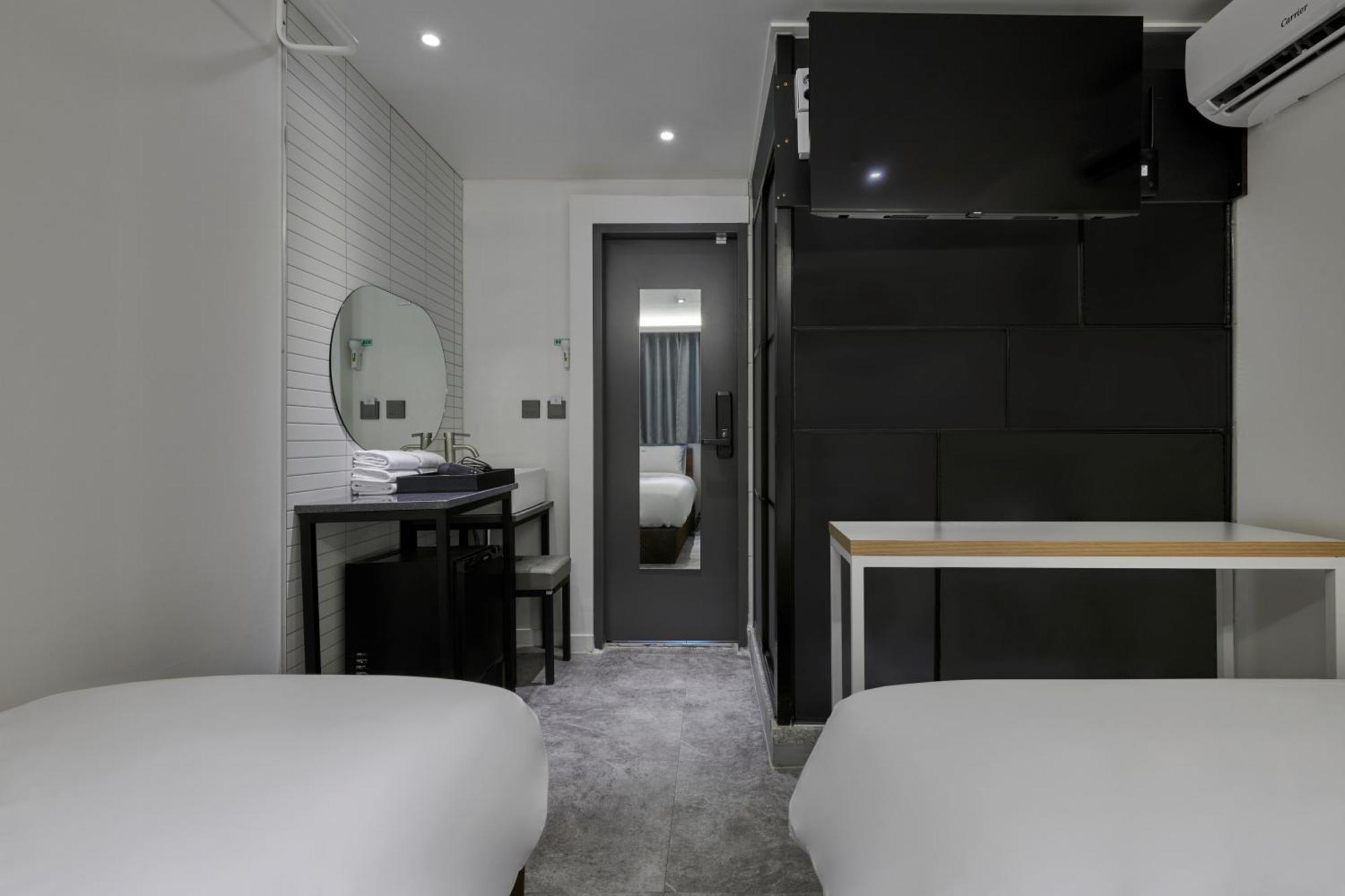 Eight Rest Myeongdong Asrama *