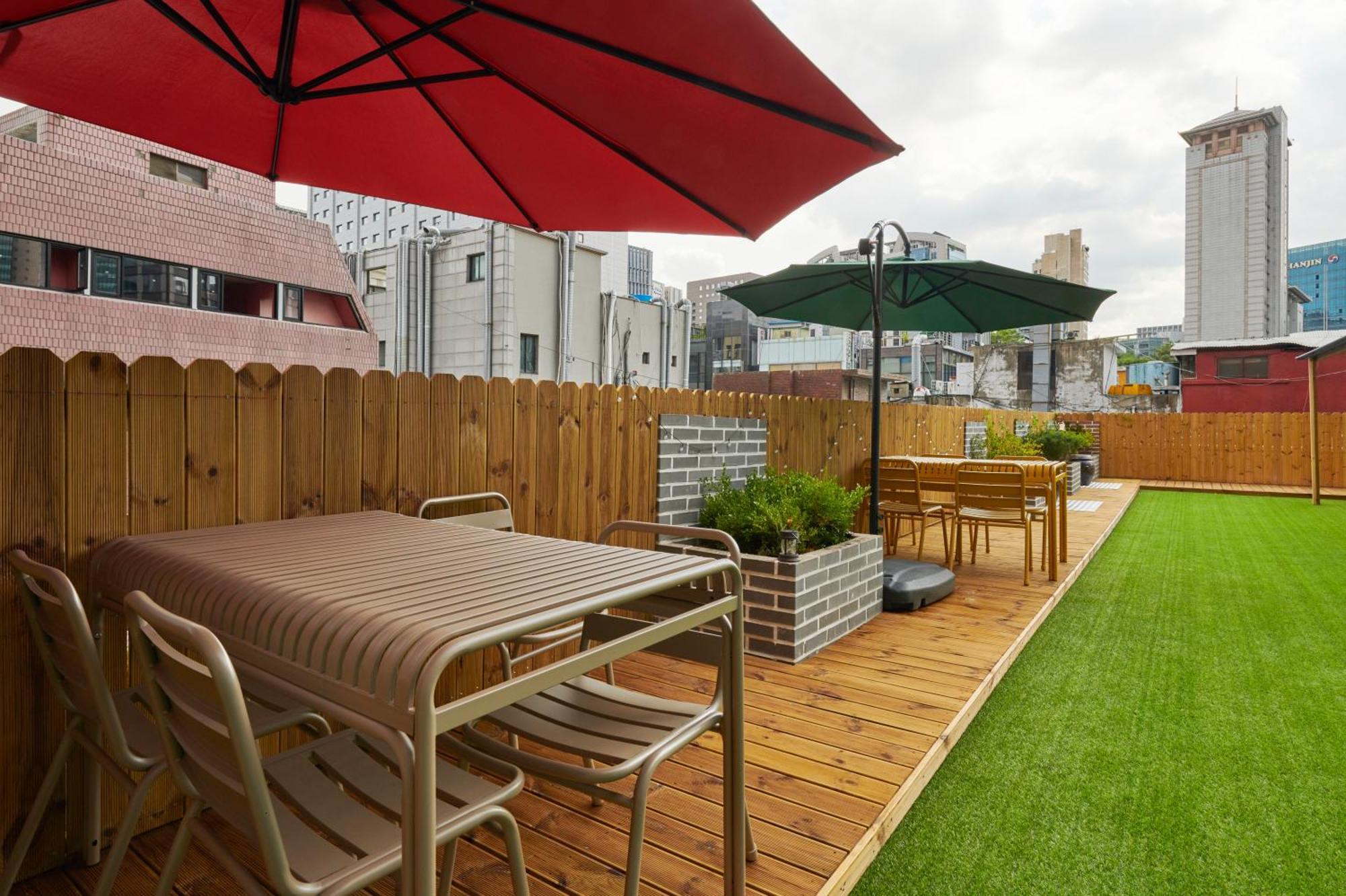 Eight Rest Myeongdong Asrama *